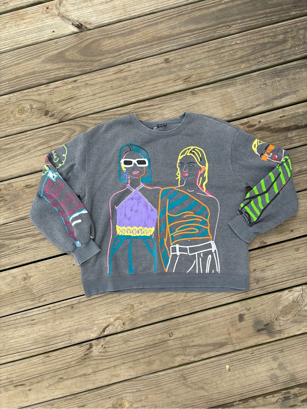 ZARA Women’s Graphic Crewneck Sweater - Gray with Multicolor Art